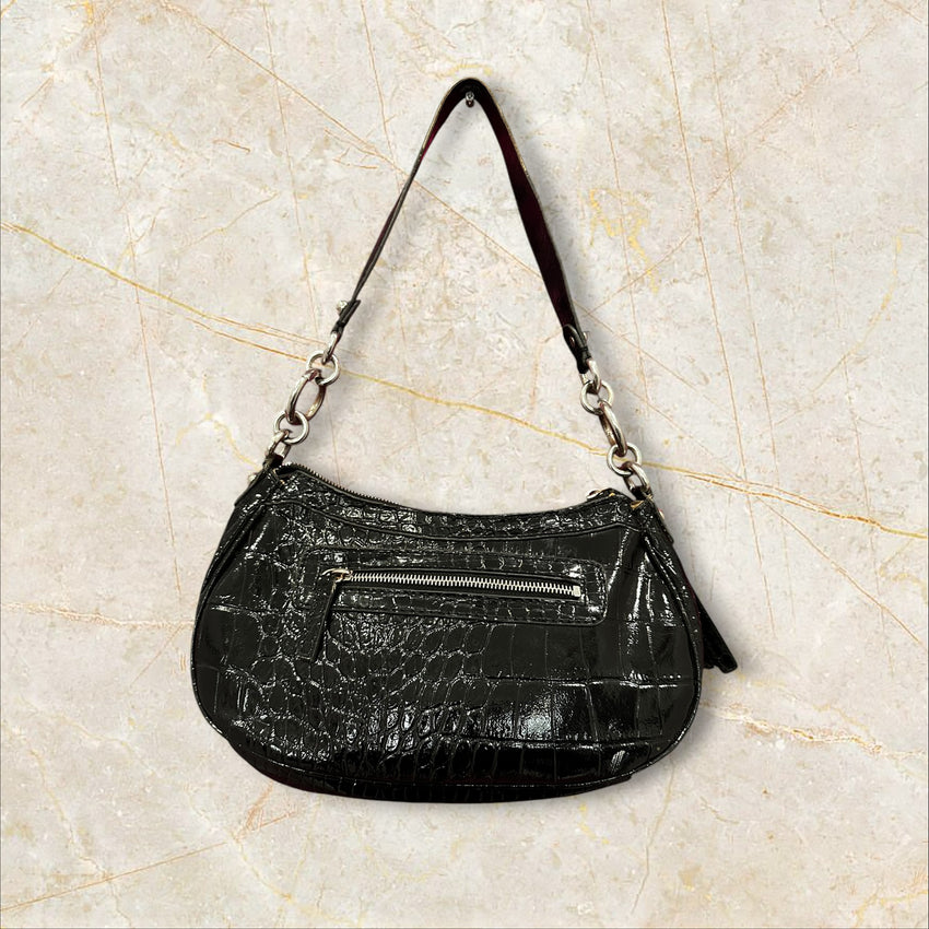 Y2K Guess Shoulder Bag – Lackleder Schwarz