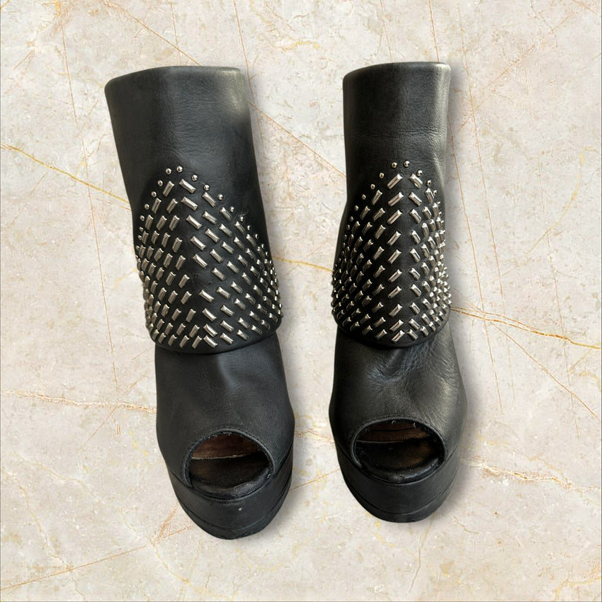 Steve Madden Shark Heels Size 38.5