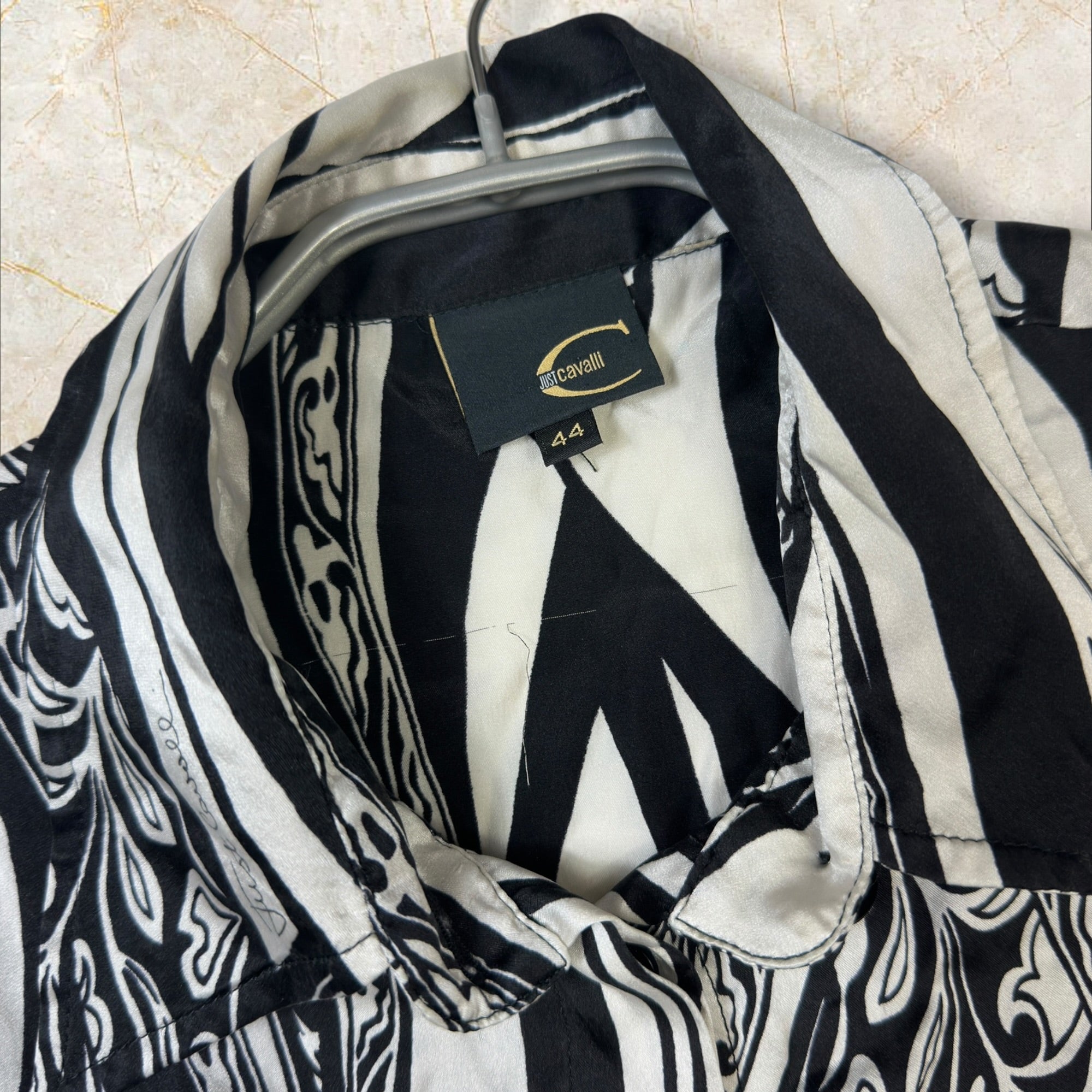 Roberto Cavalli Vintage Damen Seidenbluse — Schwarz-Weiß Baroque & Cyber Graphic Print Size L-XL