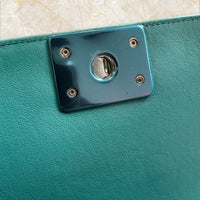 Chanel Boy Bag Medium Flap Bag / Crossbody — Türkis Silberne Hardware