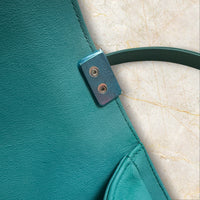 Chanel Boy Bag Medium Flap Bag / Crossbody — Türkis Silberne Hardware