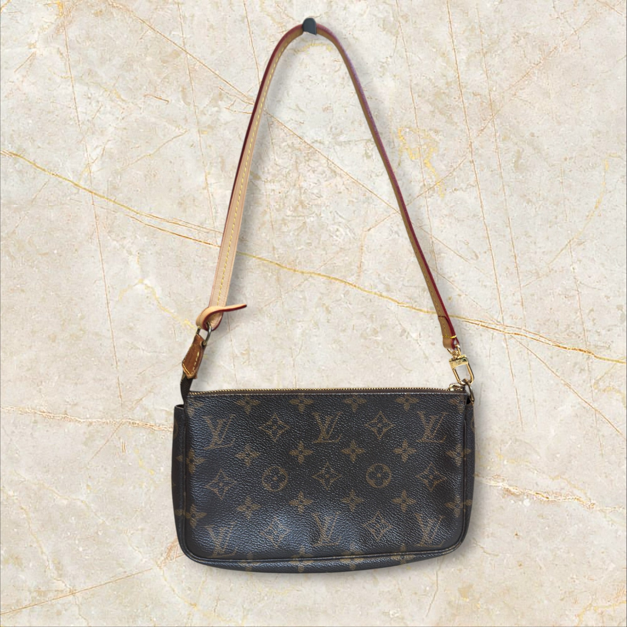 Louis Vuitton Pochette Accessoires Damen Schultertasche — Monogram Canvas