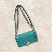 Chanel Boy Bag Medium Flap Bag / Crossbody — Türkis Silberne Hardware