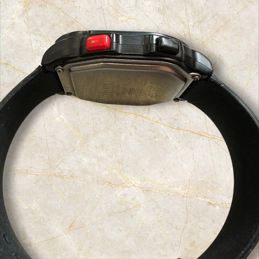 Vintage Casio BP-100 „World‘s First Blood Pressure Monitor Watch“ — Digital-Klassiker