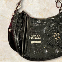 Y2K Guess Shoulder Bag – Lackleder Schwarz