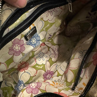 Y2K Guess Shoulder Bag – Lackleder Schwarz