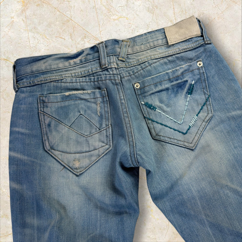 2000s Low Waist Flared Jeans Size 36 / S