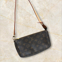 Louis Vuitton Pochette Accessoires Damen Schultertasche — Monogram Canvas