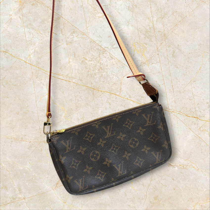 Louis Vuitton Pochette Accessoires Damen Schultertasche — Monogram Canvas