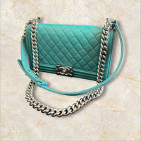Chanel Boy Bag Medium Flap Bag / Crossbody — Türkis Silberne Hardware