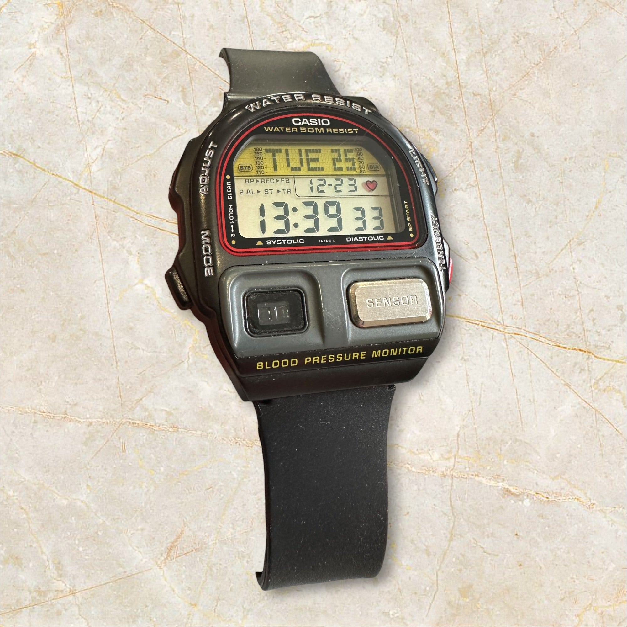Vintage Casio BP-100 „World‘s First Blood Pressure Monitor Watch“ — Digital-Klassiker