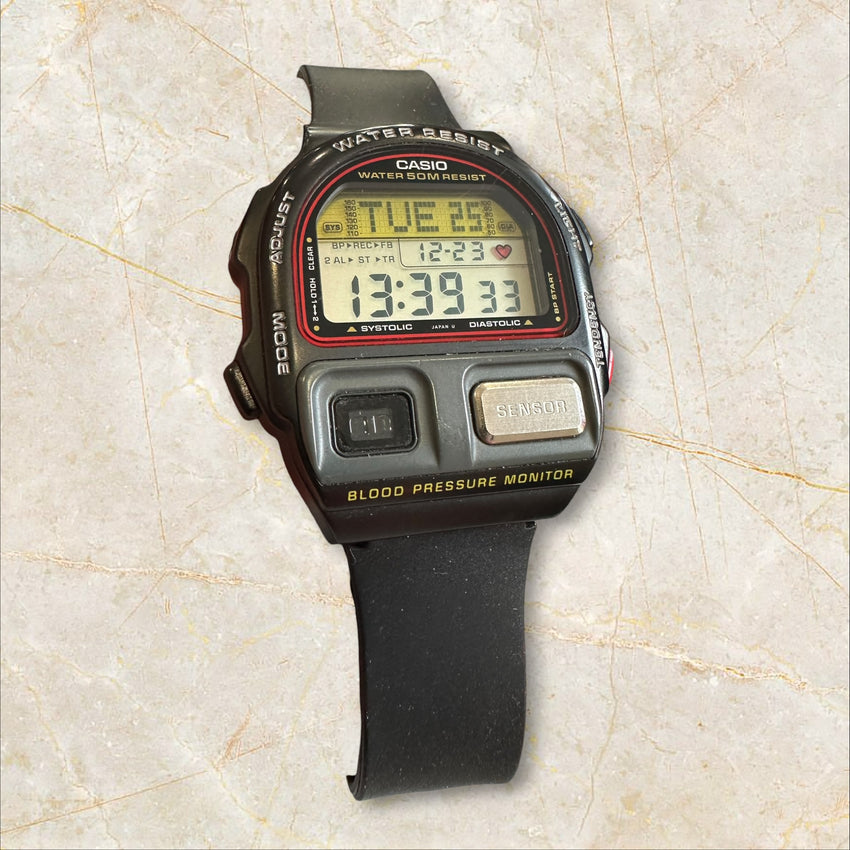 Vintage Casio BP-100 „World‘s First Blood Pressure Monitor Watch“ — Digital-Klassiker