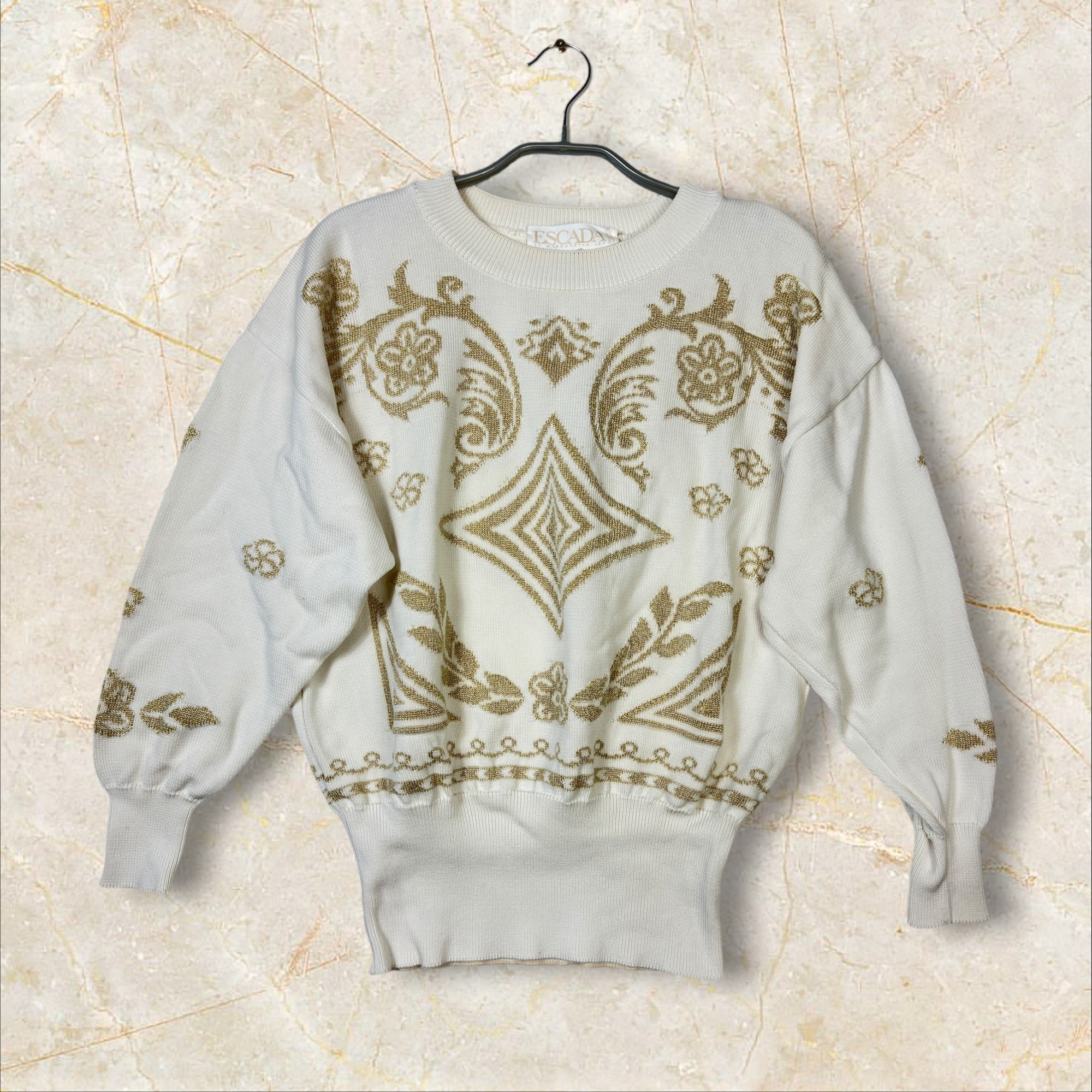 Escada by Margaretha Ley Vintage Strick-Longsleeve / Pullover — Cremeweiß mit Gold-Intarsien Size M