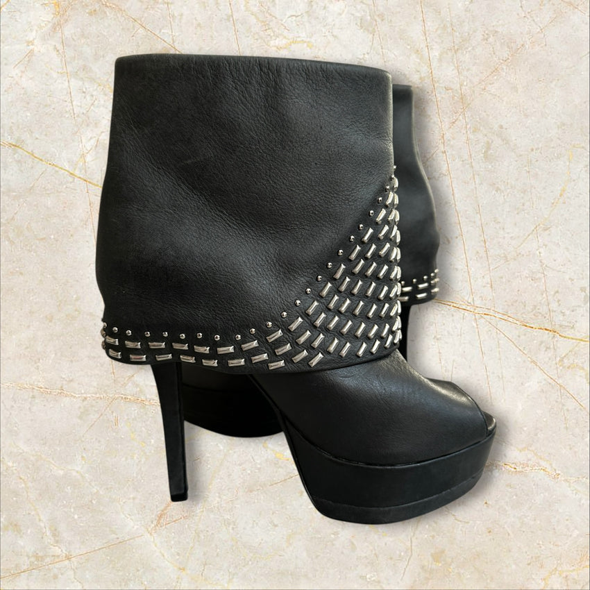 Steve Madden Shark Heels Size 38.5