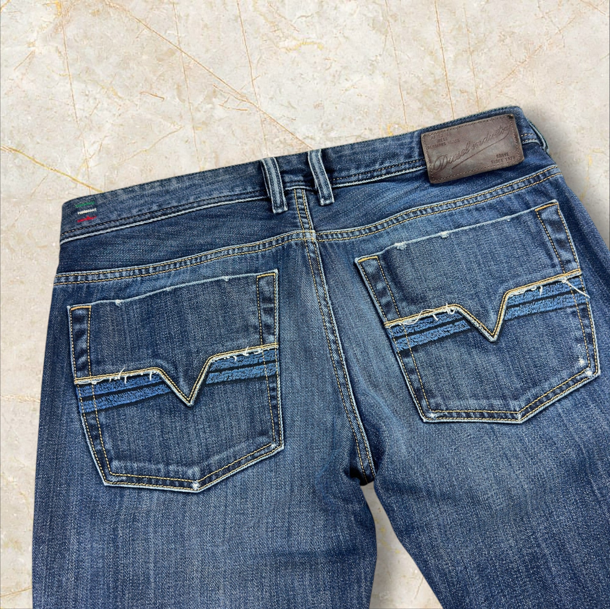 Diesel Herren Bootcut Jeans Size 42 / M