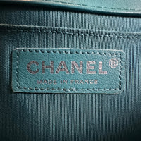 Chanel Boy Bag Medium Flap Bag / Crossbody — Türkis Silberne Hardware