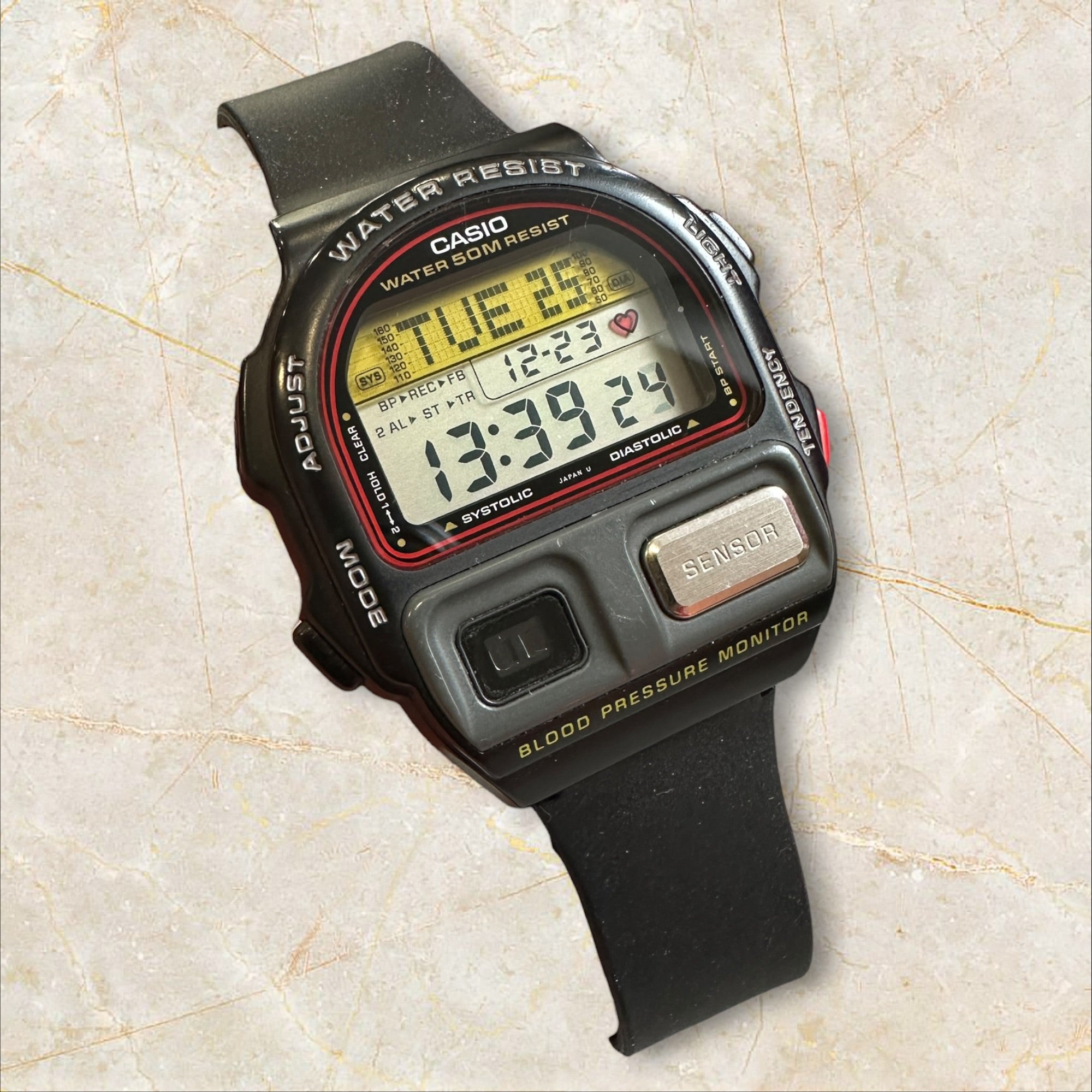 Vintage Casio BP-100 „World‘s First Blood Pressure Monitor Watch“ — Digital-Klassiker