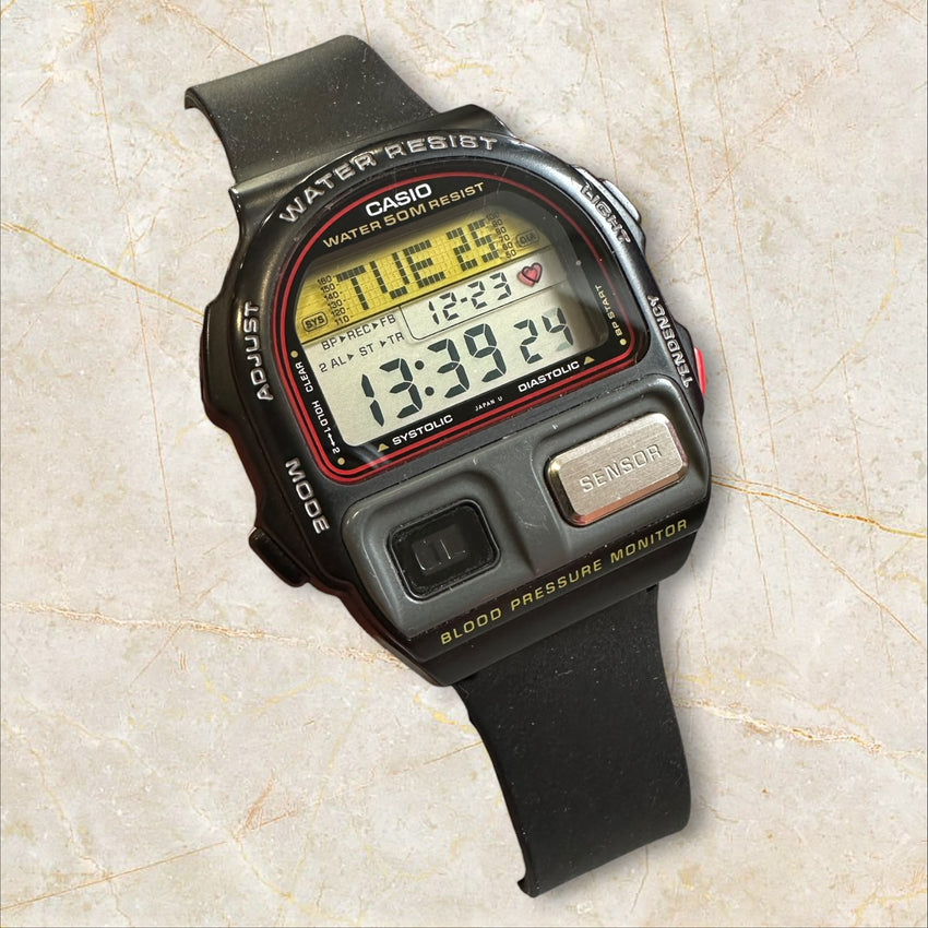Vintage Casio BP-100 „World‘s First Blood Pressure Monitor Watch“ — Digital-Klassiker
