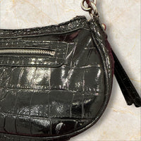 Y2K Guess Shoulder Bag – Lackleder Schwarz
