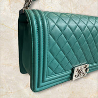 Chanel Boy Bag Medium Flap Bag / Crossbody — Türkis Silberne Hardware