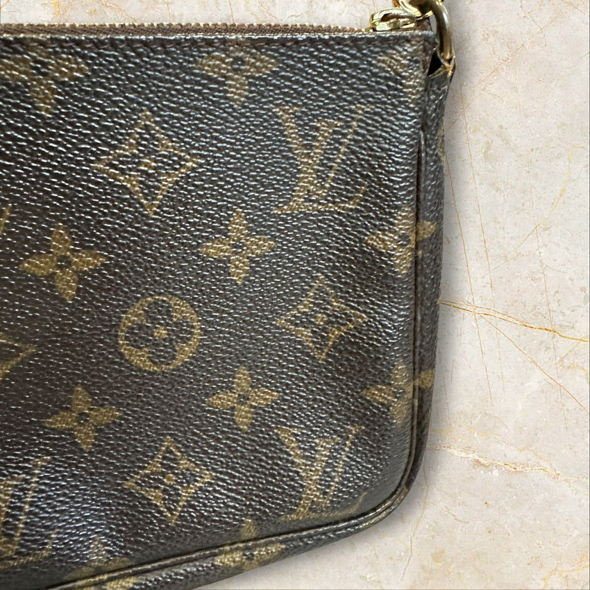 Louis Vuitton Pochette Accessoires Damen Schultertasche — Monogram Canvas