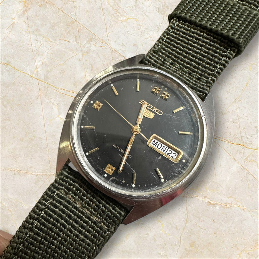 Vintage Seiko 5 Automatic „Black Dial“ — Herrenuhr