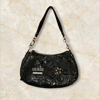 Y2K Guess Shoulder Bag – Lackleder Schwarz